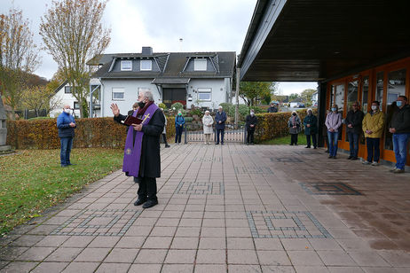 Gräbersegnung auf dem Friedhof in Naumburg